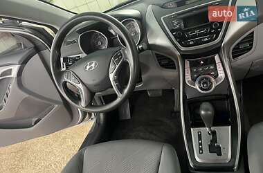 Седан Hyundai Elantra 2013 в  фото 3 Седан Hyundai Elantra 2013 в