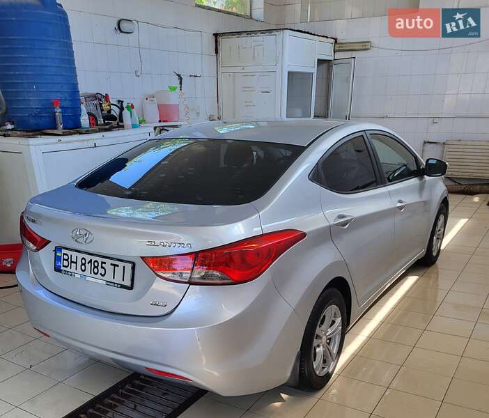 Седан Hyundai Elantra 2011 в Ананьеве