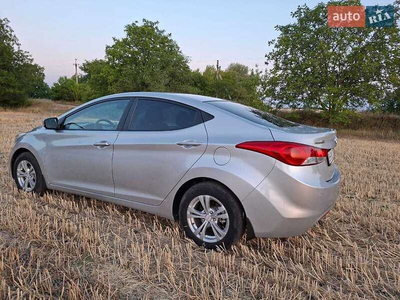 Седан Hyundai Elantra 2011 в Ананьеве