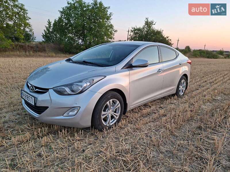 Седан Hyundai Elantra 2011 в Ананьеве
