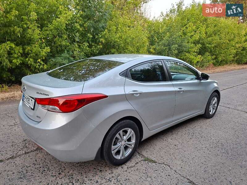 Седан Hyundai Elantra 2011 в Ананьеве