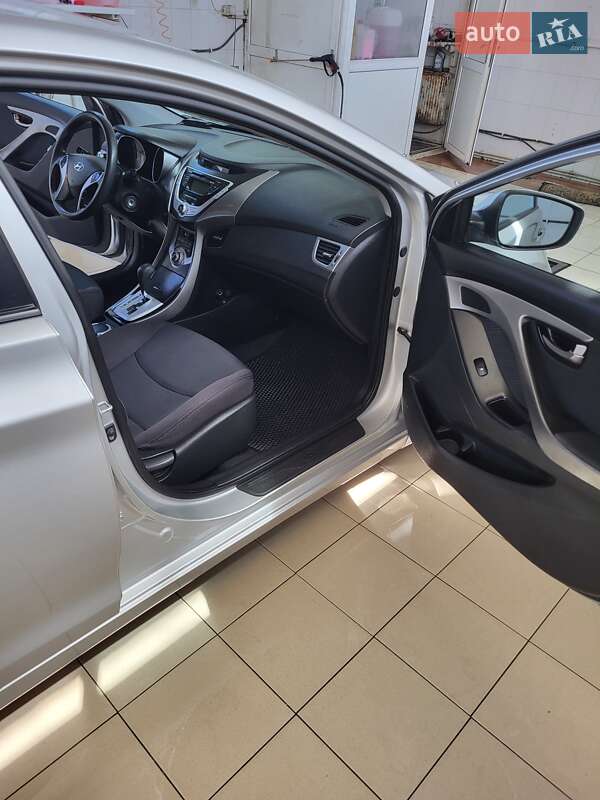 Седан Hyundai Elantra 2011 в Ананьеве
