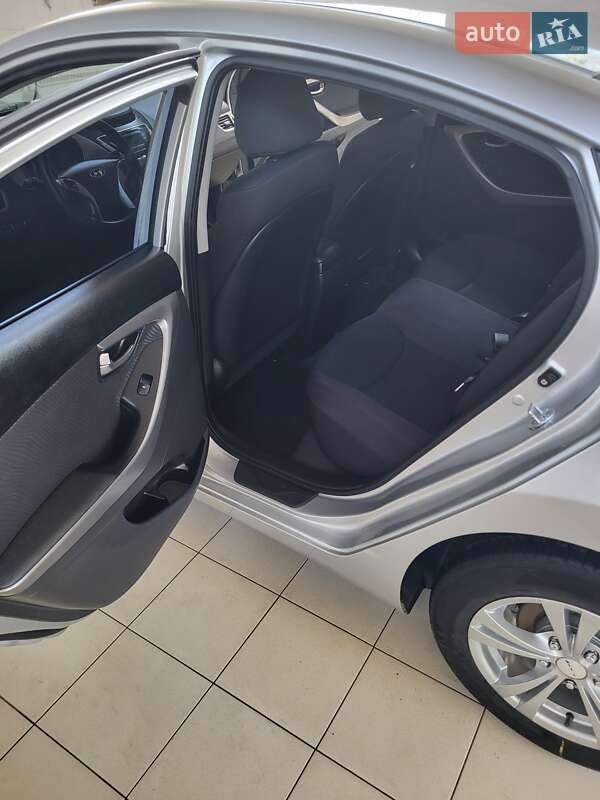 Седан Hyundai Elantra 2011 в Ананьеве