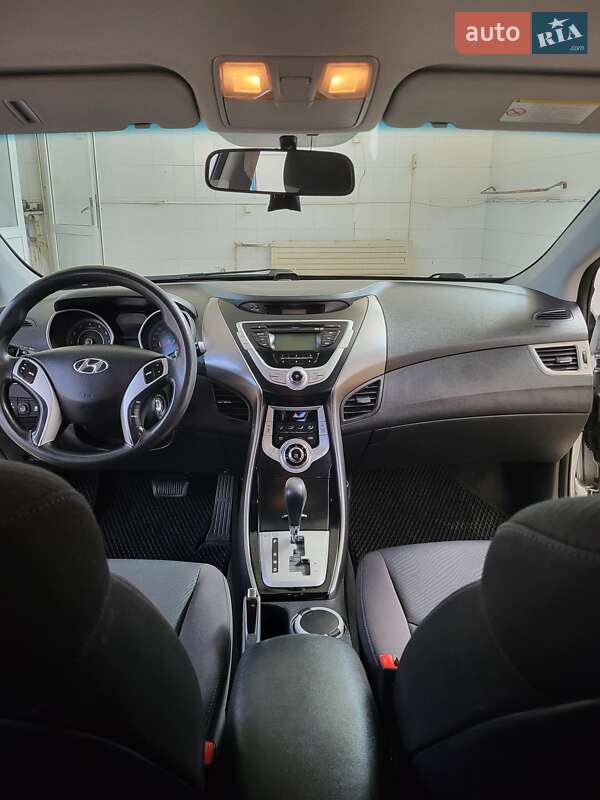Седан Hyundai Elantra 2011 в Ананьеве