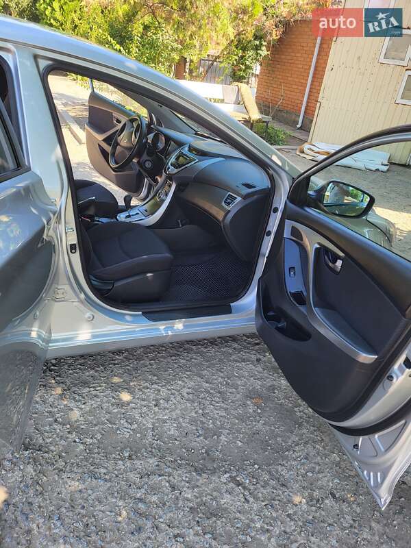 Седан Hyundai Elantra 2011 в Ананьеве