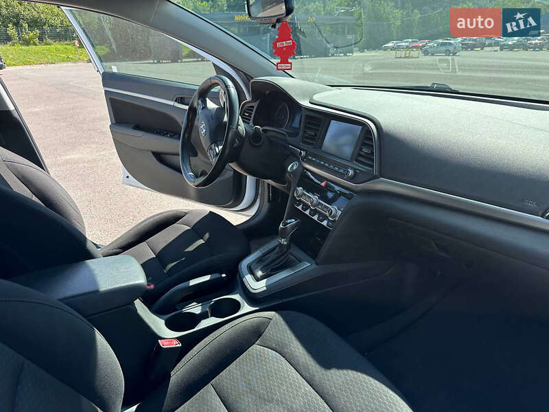 Седан Hyundai Elantra 2019 в Львове