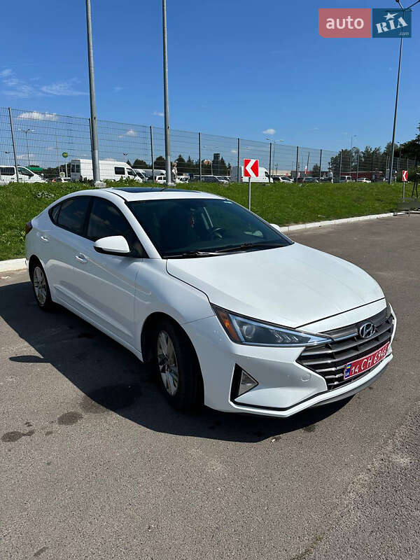 Седан Hyundai Elantra 2019 в Львове