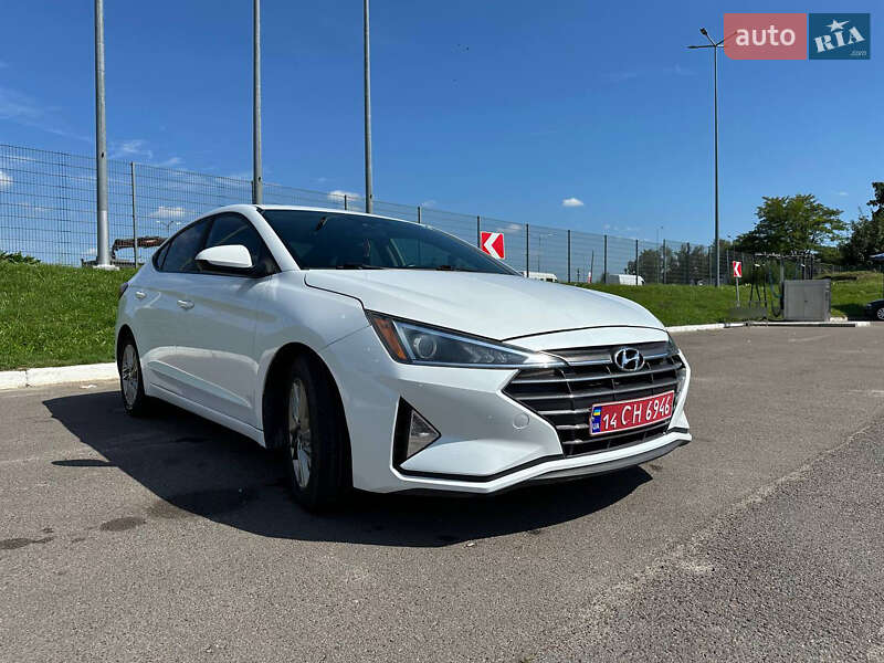 Седан Hyundai Elantra 2019 в Львове