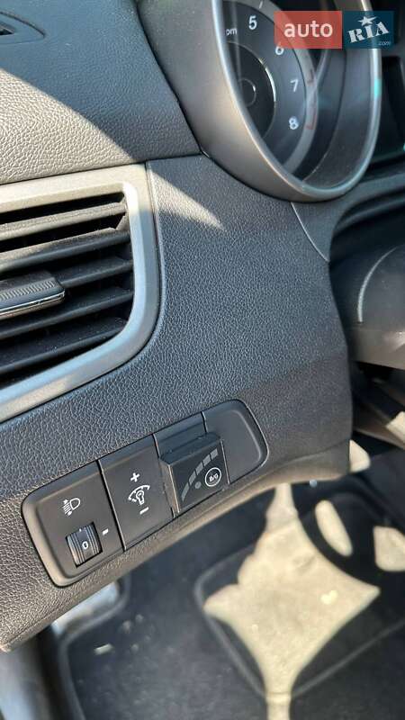 Седан Hyundai Elantra 2012 в Лубнах