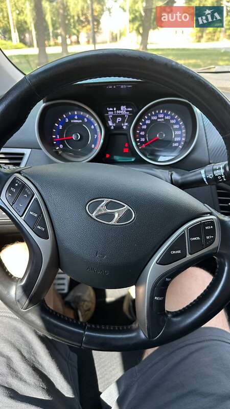 Седан Hyundai Elantra 2012 в Лубнах