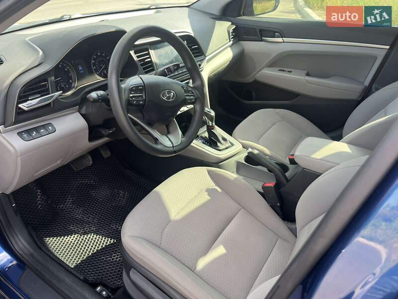 Седан Hyundai Elantra 2019 в Кривом Роге