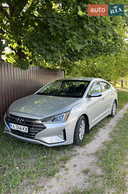 Седан Hyundai Elantra 2018 в Киеве