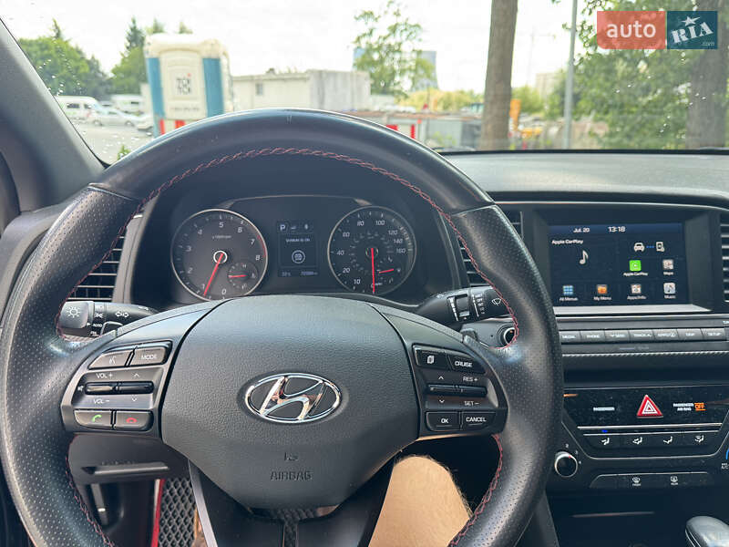 Седан Hyundai Elantra 2017 в Львове