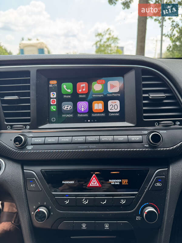 Седан Hyundai Elantra 2017 в Львове