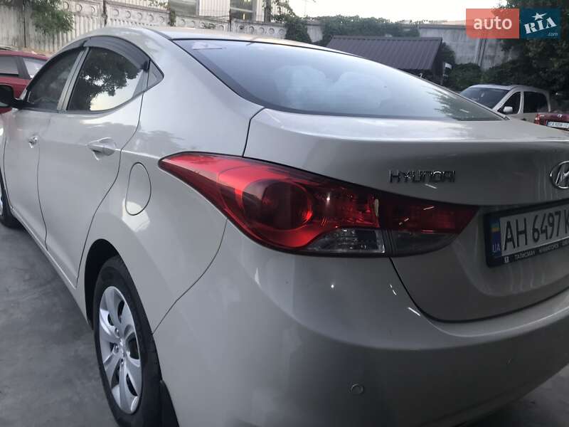 Hyundai Elantra 2011