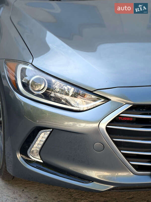 Седан Hyundai Elantra 2016 в Киеве