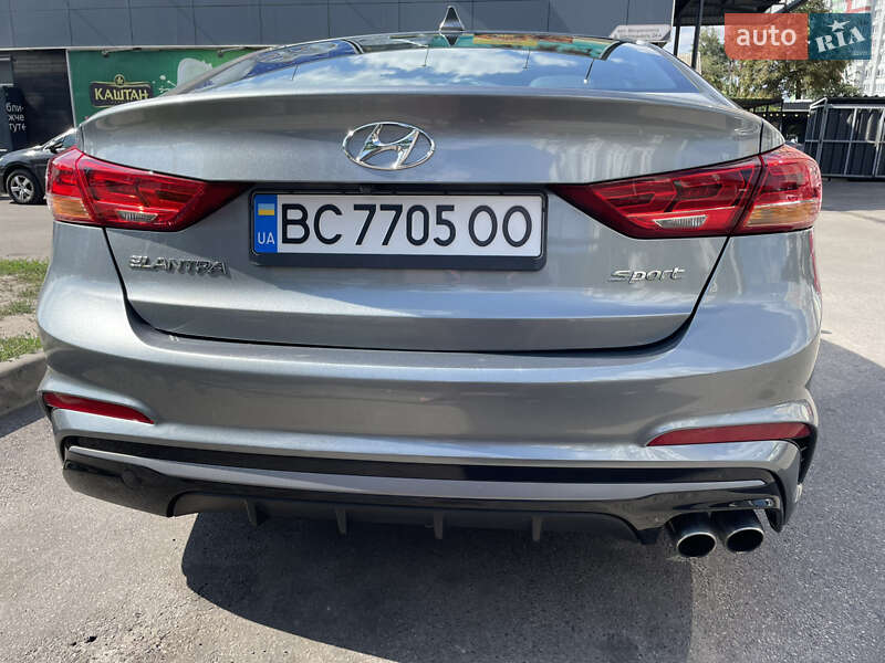 Седан Hyundai Elantra 2016 в Киеве