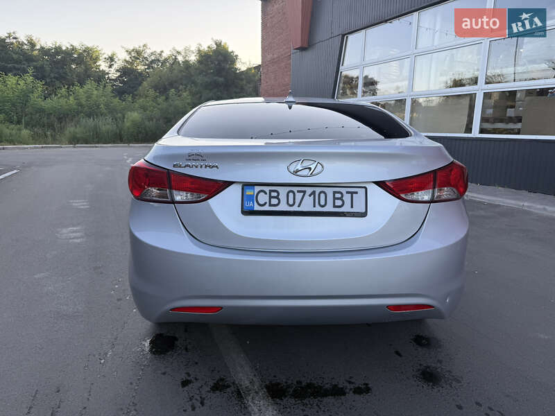 Седан Hyundai Elantra 2013 в Чернігові