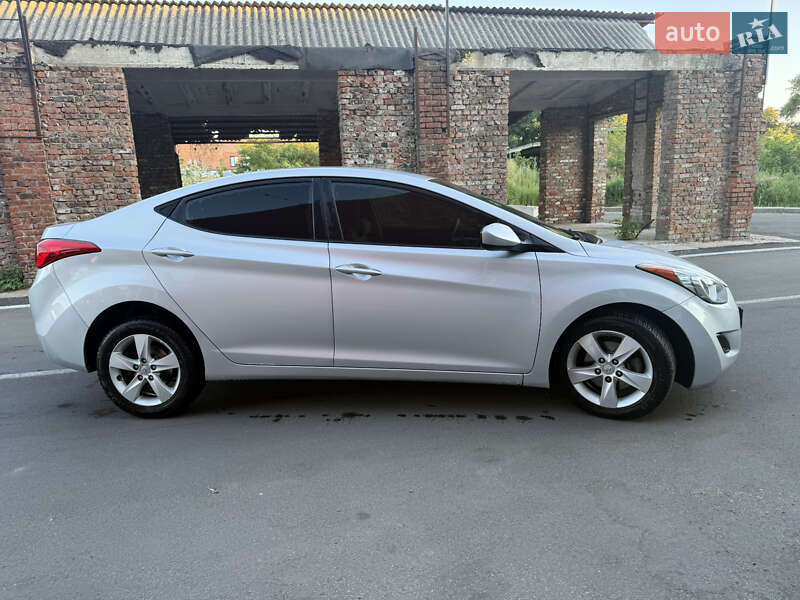 Седан Hyundai Elantra 2013 в Чернігові