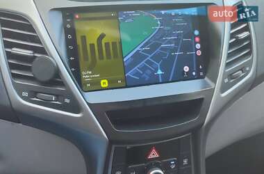 Седан Hyundai Elantra 2015 в 
