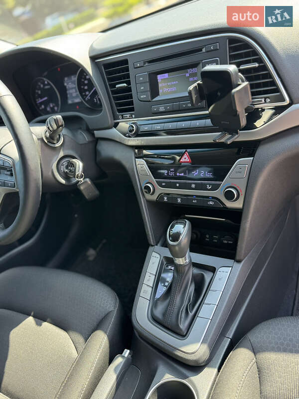 Седан Hyundai Elantra 2018 в Одессе