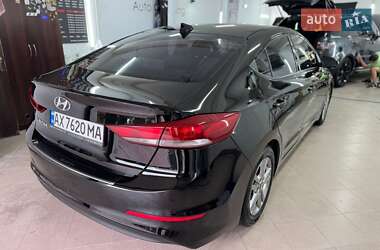 Седан Hyundai Elantra 2017 в 