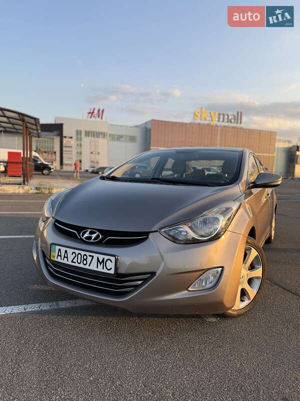 Седан Hyundai Elantra 2012 в Киеве