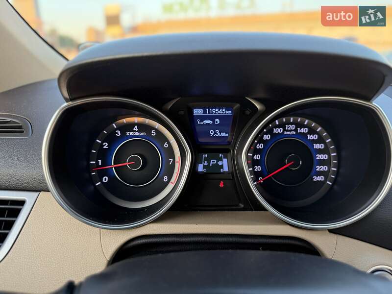 Седан Hyundai Elantra 2012 в Киеве