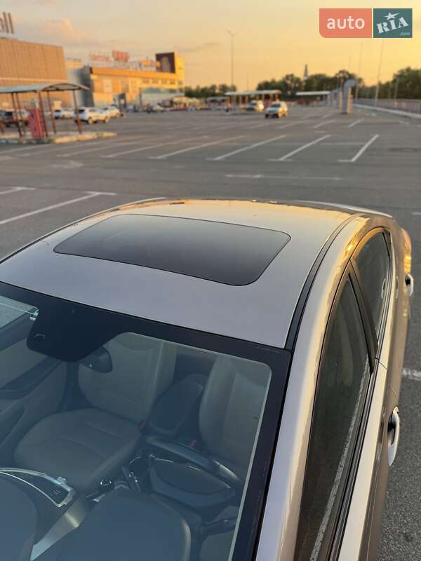 Седан Hyundai Elantra 2012 в Киеве