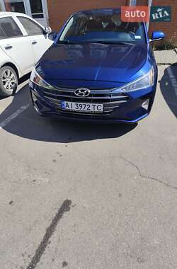 Седан Hyundai Elantra 2019 в Києві