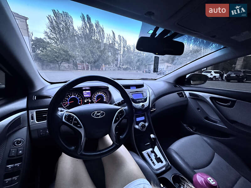 Седан Hyundai Elantra 2012 в Николаеве
