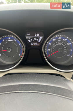 Седан Hyundai Elantra 2013 в 