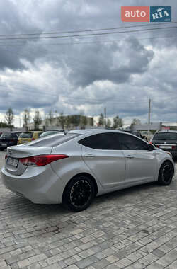 Седан Hyundai Elantra 2013 в 