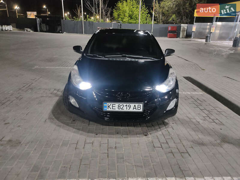 Седан Hyundai Elantra 2013 в Дніпрі