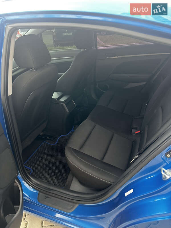 Седан Hyundai Elantra 2017 в Ивано-Франковске