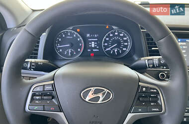 Седан Hyundai Elantra 2016 в 