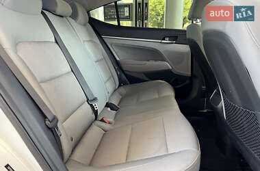 Седан Hyundai Elantra 2016 в 