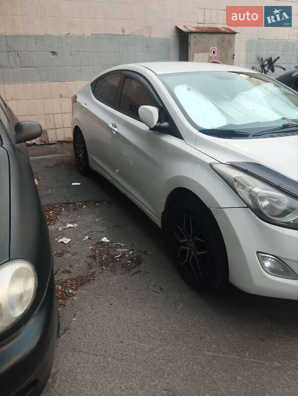 Седан Hyundai Elantra 2013 в Киеве