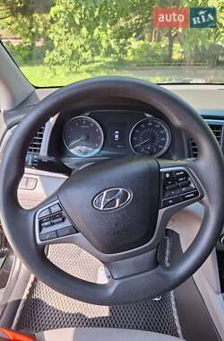 Седан Hyundai Elantra 2017 в 