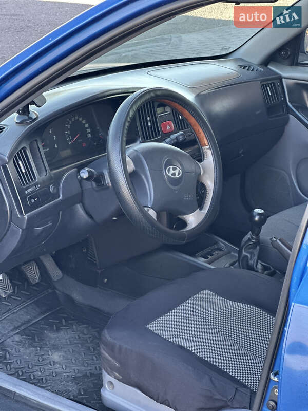 Седан Hyundai Elantra 2004 в Одессе