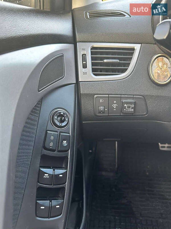 Седан Hyundai Elantra 2012 в Тернополе