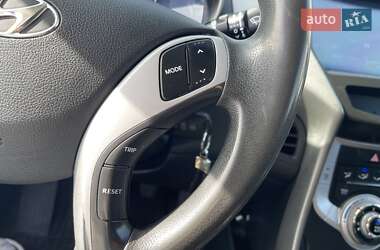 Седан Hyundai Elantra 2011 в 