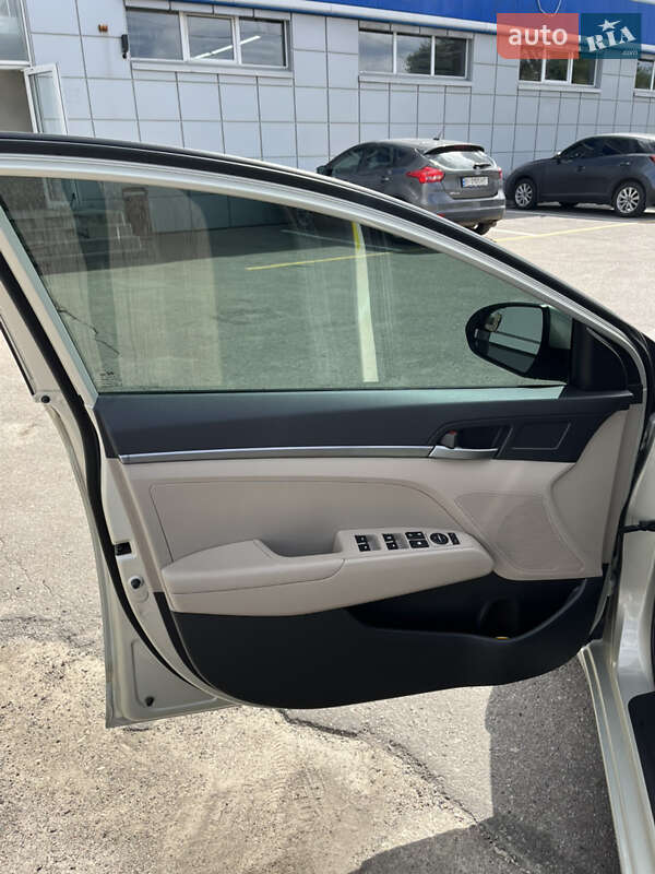 Седан Hyundai Elantra 2017 в Полтаве