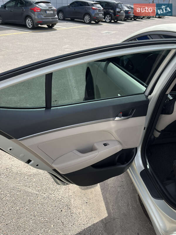 Седан Hyundai Elantra 2017 в Полтаве