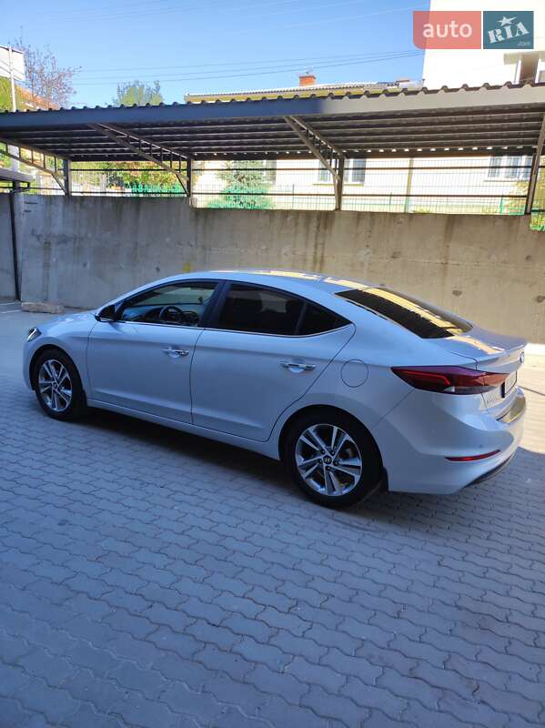 Седан Hyundai Elantra 2017 в Дрогобыче