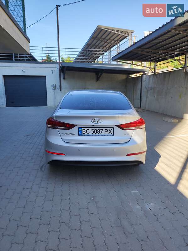 Седан Hyundai Elantra 2017 в Дрогобыче