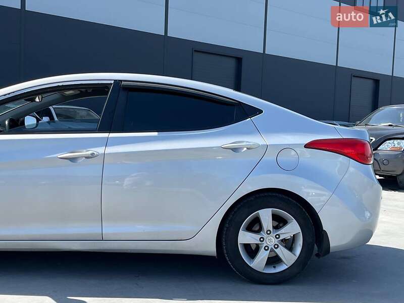 Седан Hyundai Elantra 2013 в Львове