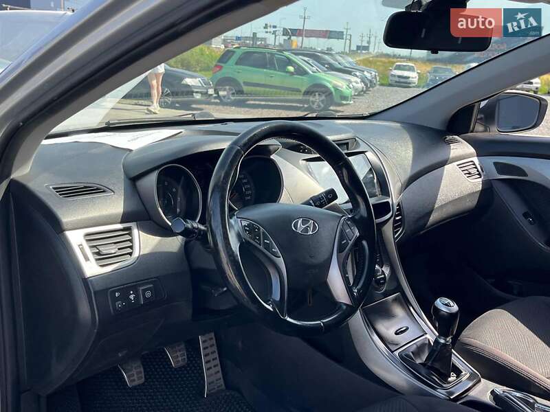 Седан Hyundai Elantra 2013 в Львове
