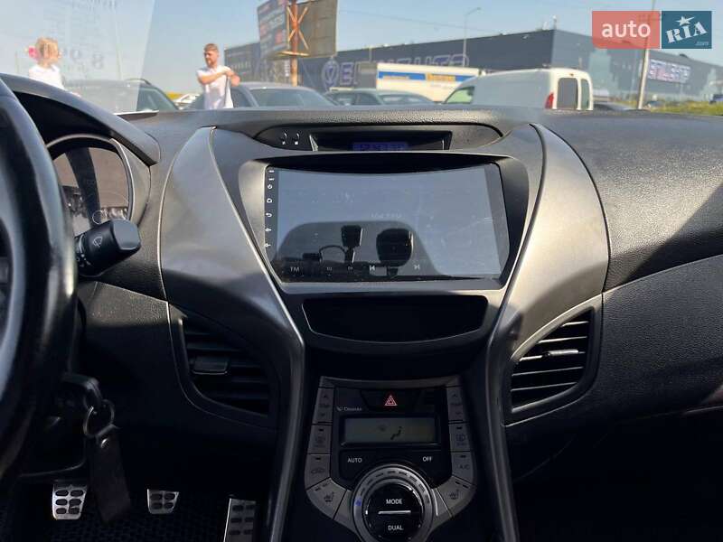 Седан Hyundai Elantra 2013 в Львове