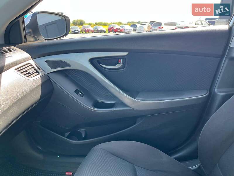 Седан Hyundai Elantra 2013 в Львове